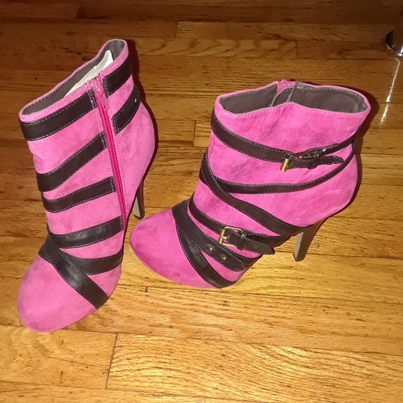 Shoe - Picture 3 of 3